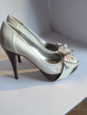 Guess Cream Peep-Toe Bow Platform Heels